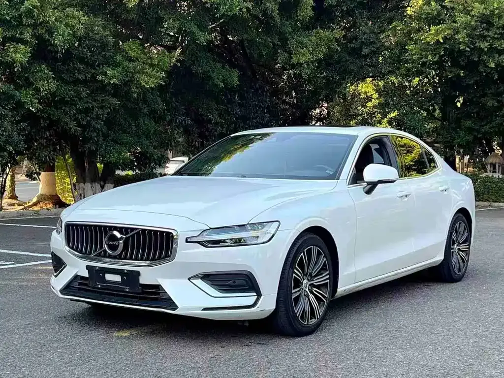 Volvo S60 2022 из CN, фото 1