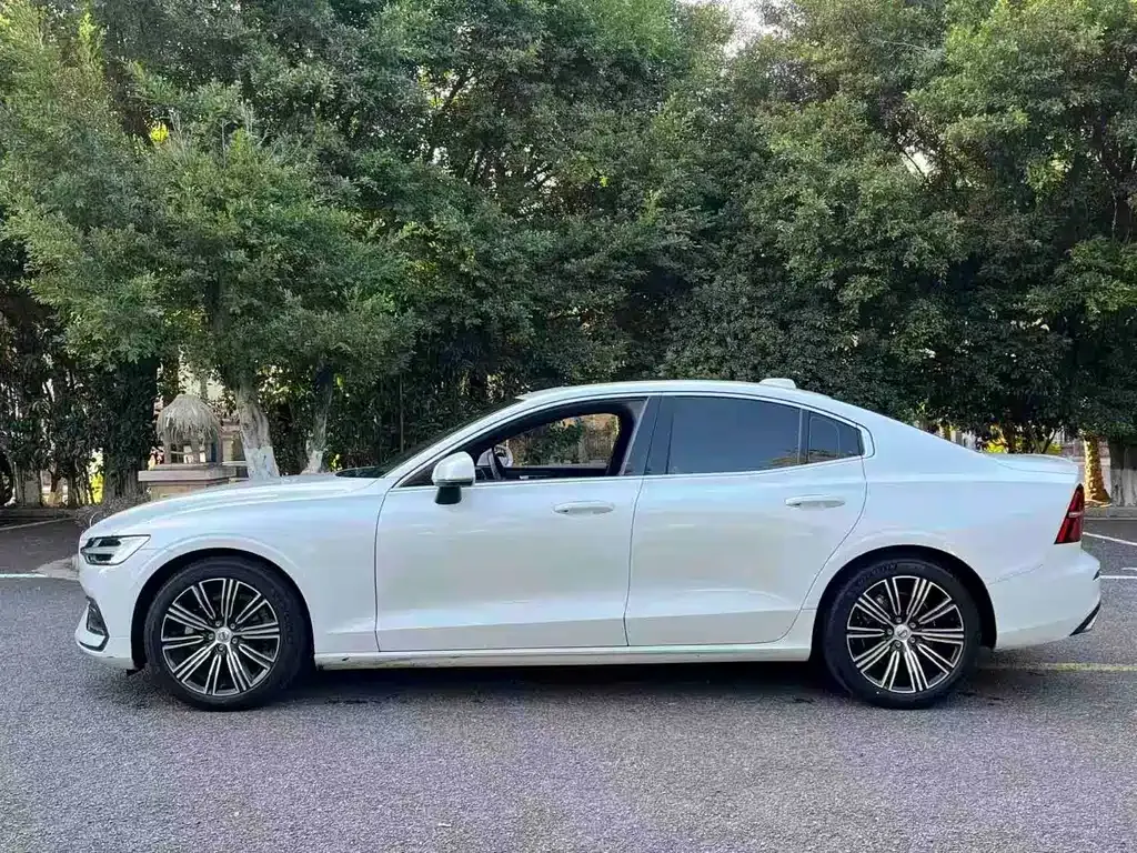 Volvo S60 2022 из CN, фото 7