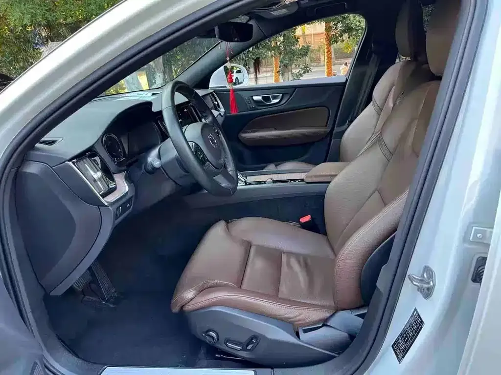 Volvo S60 2022 из CN, фото 2