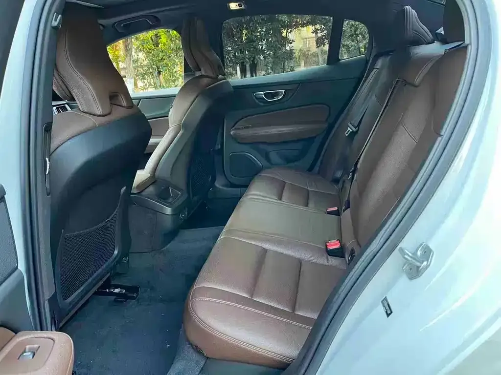Volvo S60 2022 из CN, фото 8