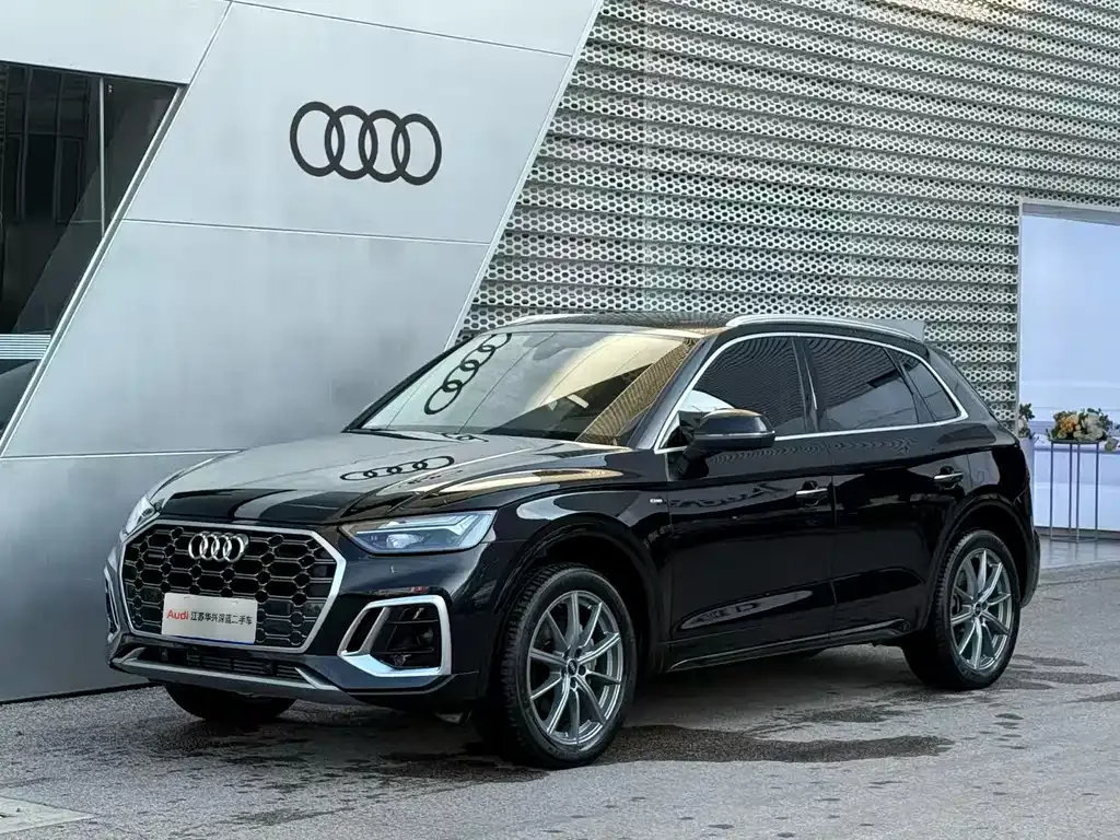 Audi Q5L — фото 1