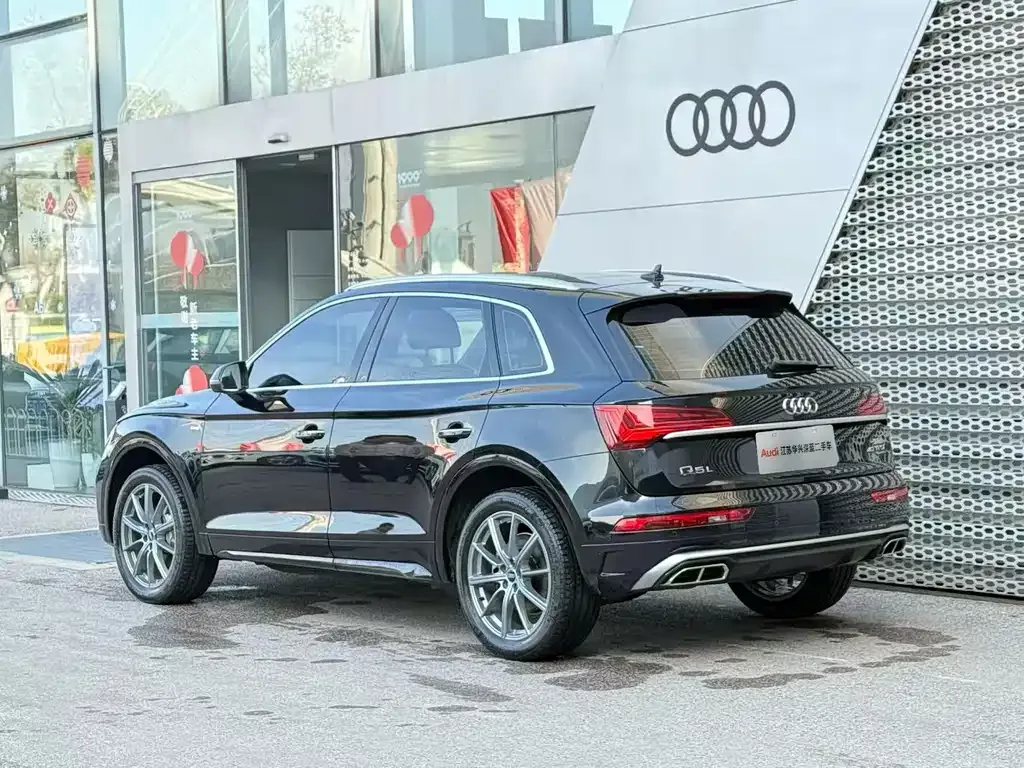 Audi Q5L — фото 9