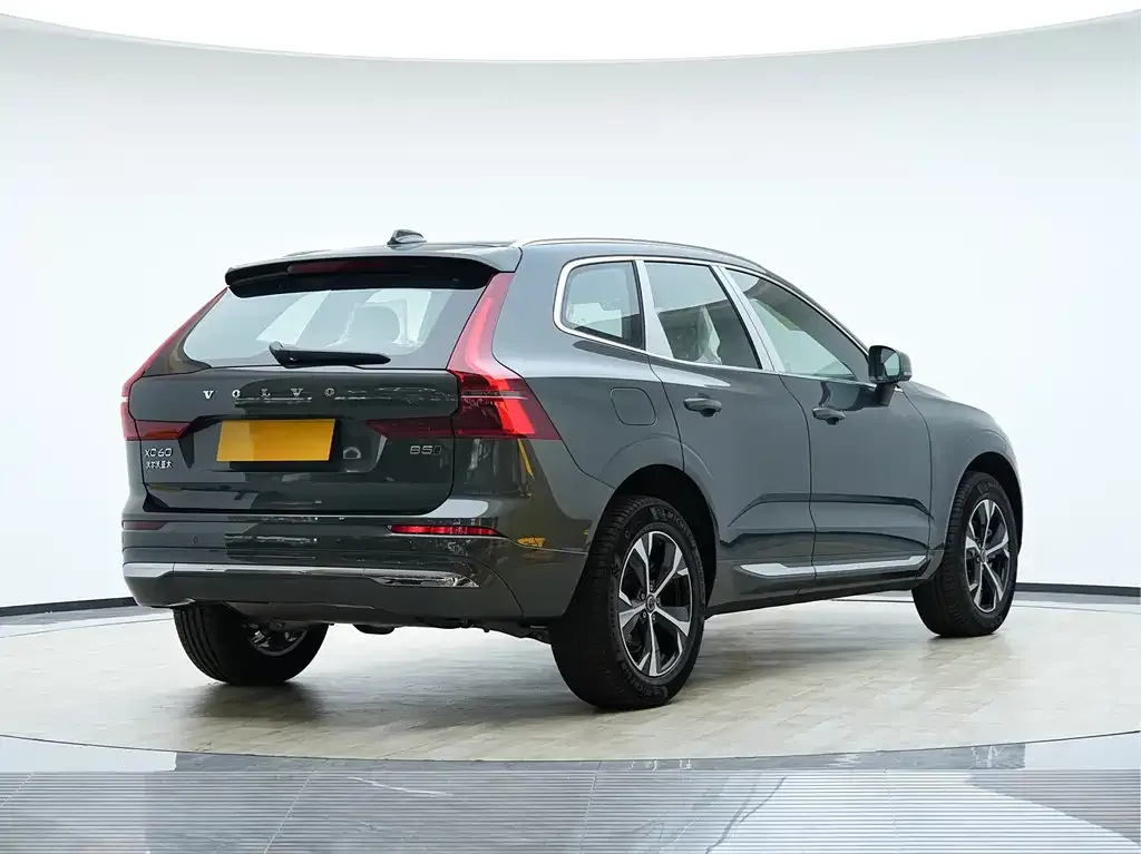 Volvo XC60 — фото 9