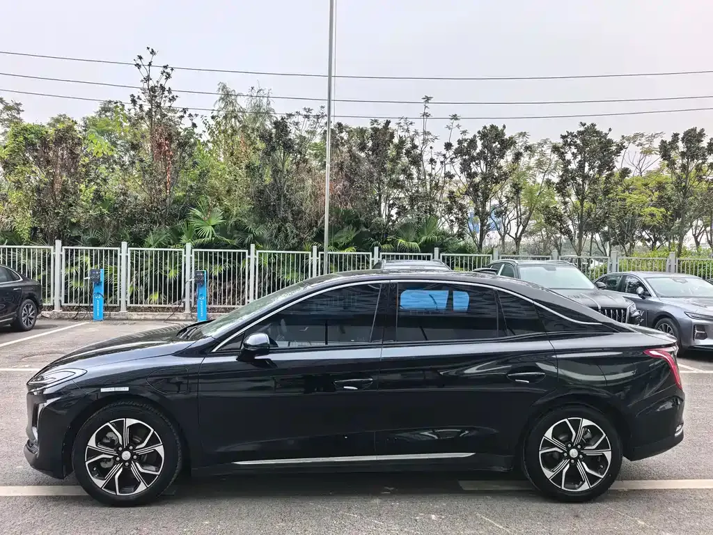 Hongqi E-QM5 — фото 7