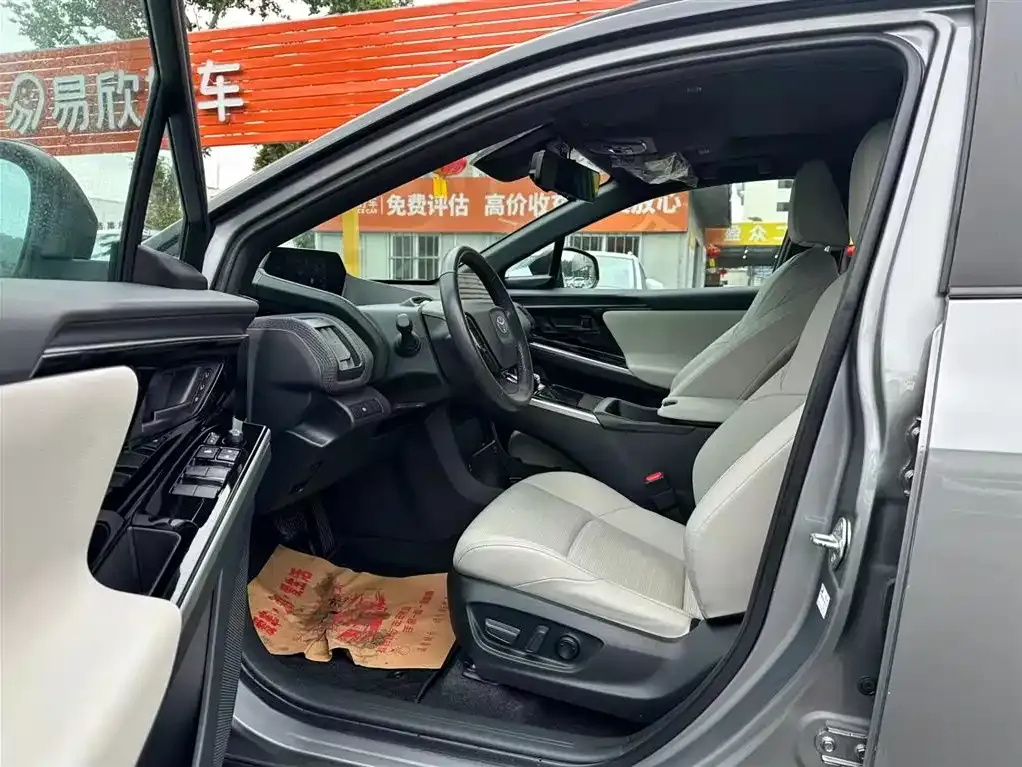 Toyota bZ4X 2022 из CN, фото 7