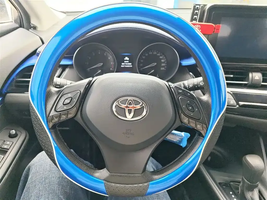 Toyota C-HR — фото 8