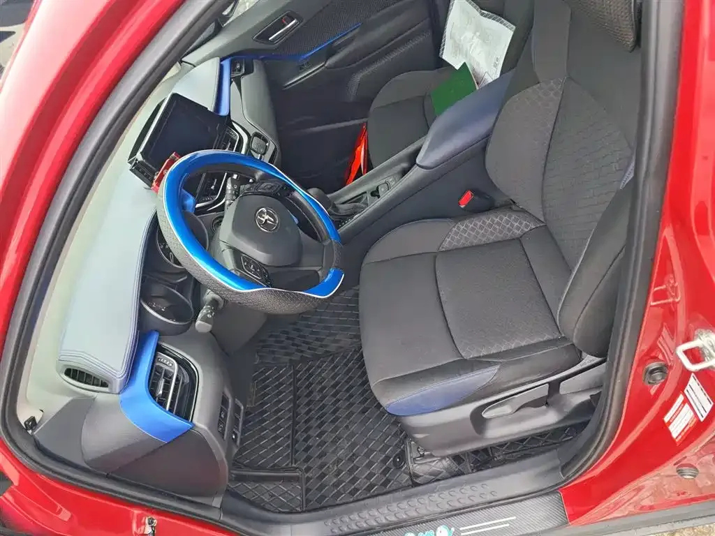 Toyota C-HR — фото 2