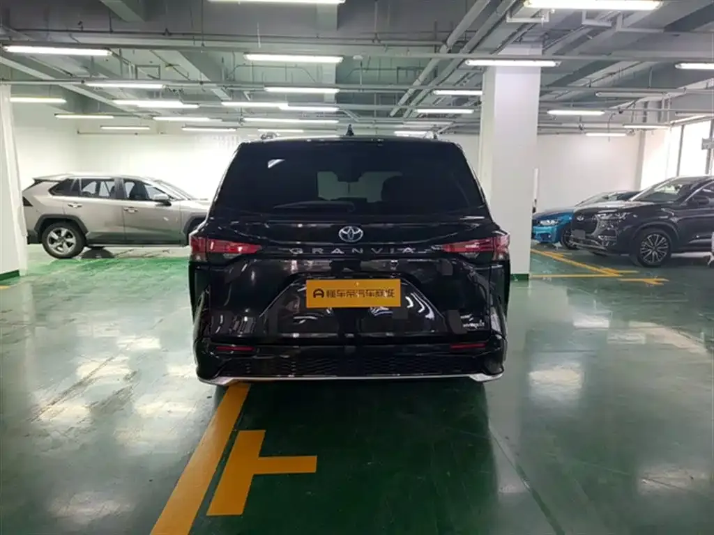 Toyota Granvia 2024 из CN, фото 6