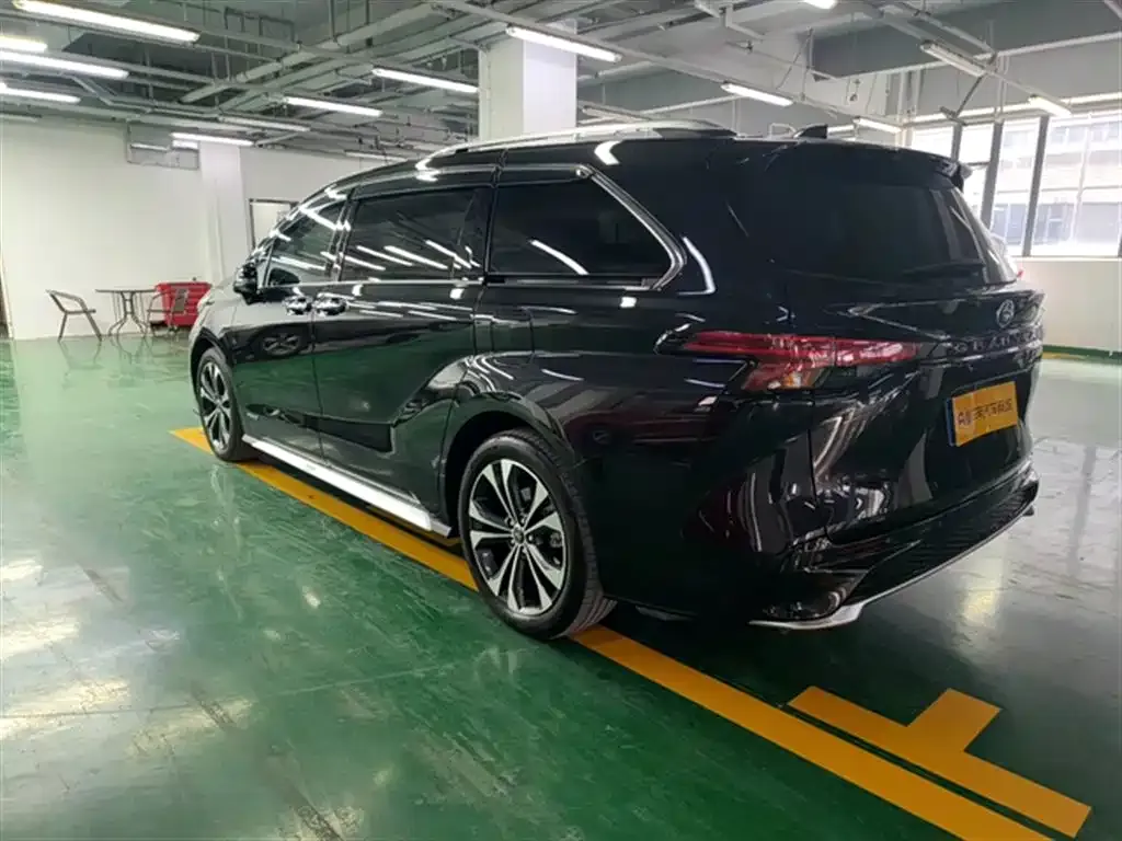 Toyota Granvia 2024 из CN, фото 3