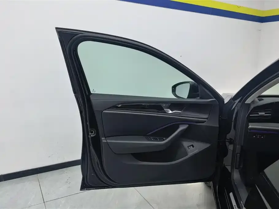 Volkswagen Magotan 2025 из CN, фото 5