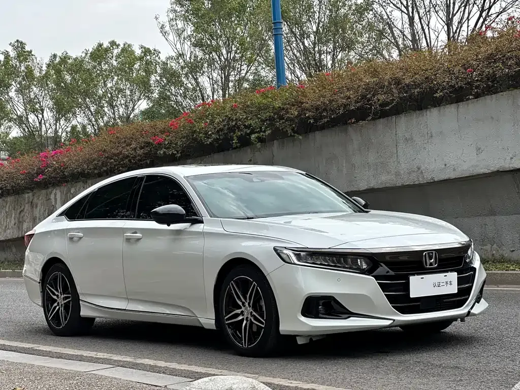 Honda Accord — фото 8