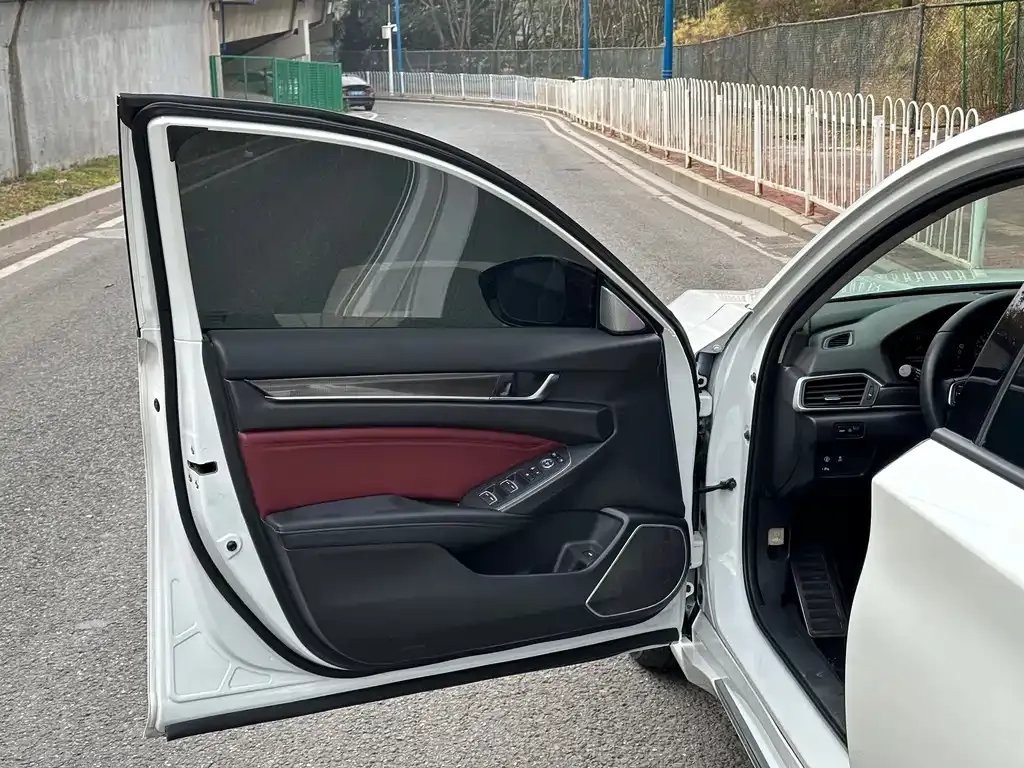 Honda Accord — фото 10