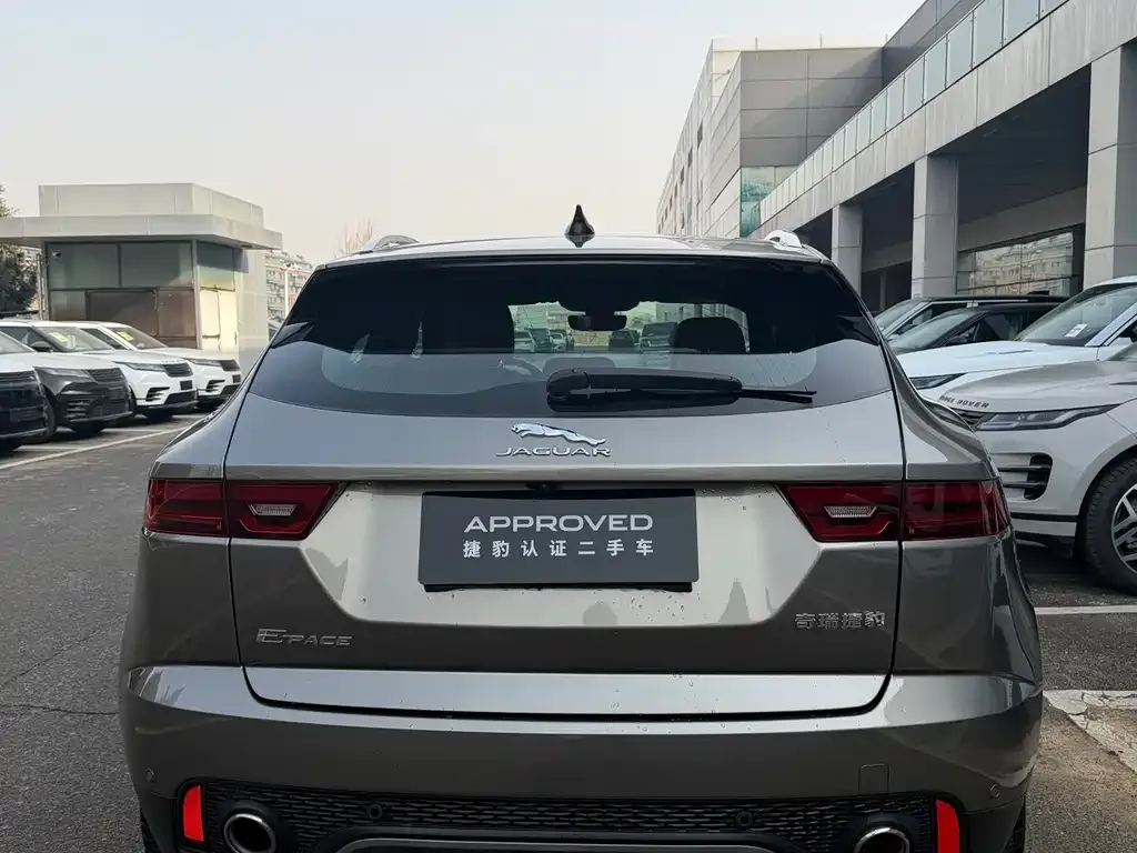 Jaguar E-PACE — фото 9