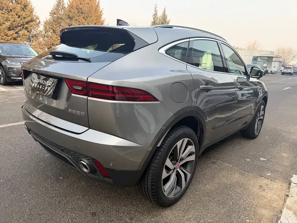 Jaguar E-PACE — фото 5