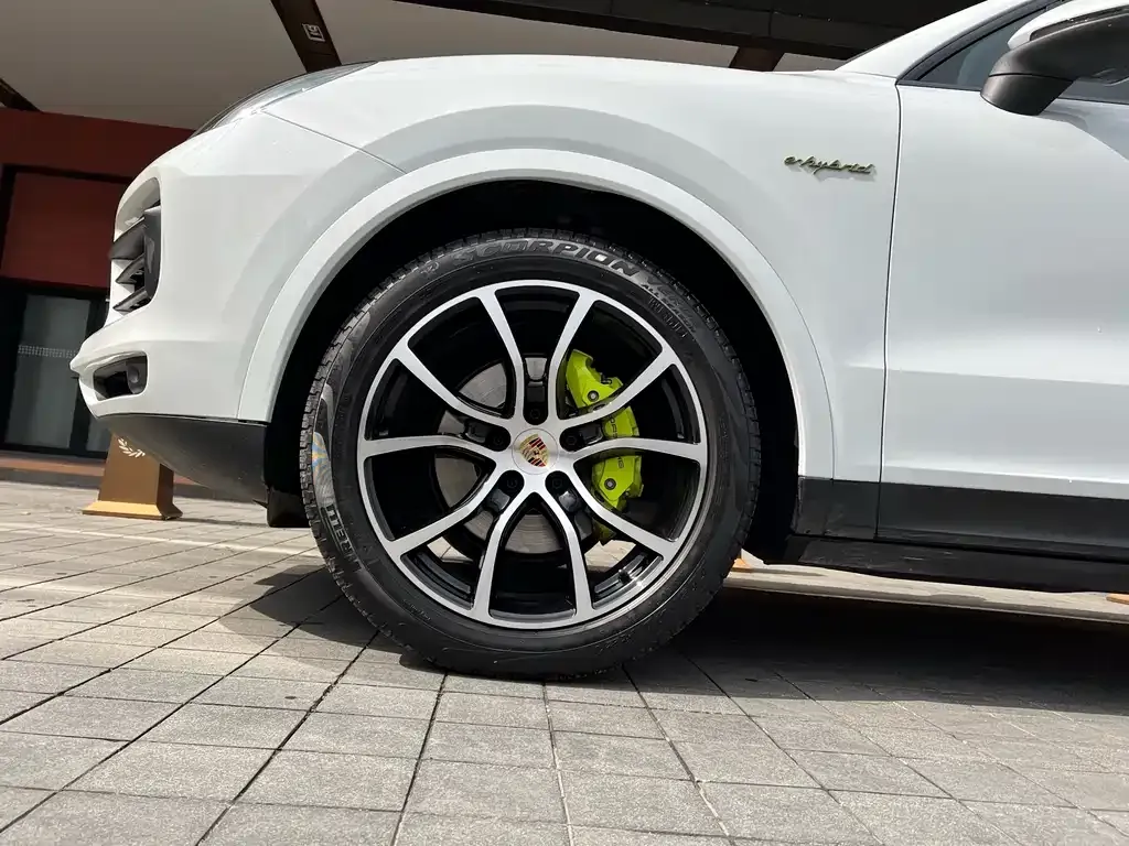Porsche Cayenne Hybrid — фото 10