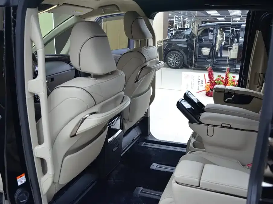Toyota Vellfire — фото 5