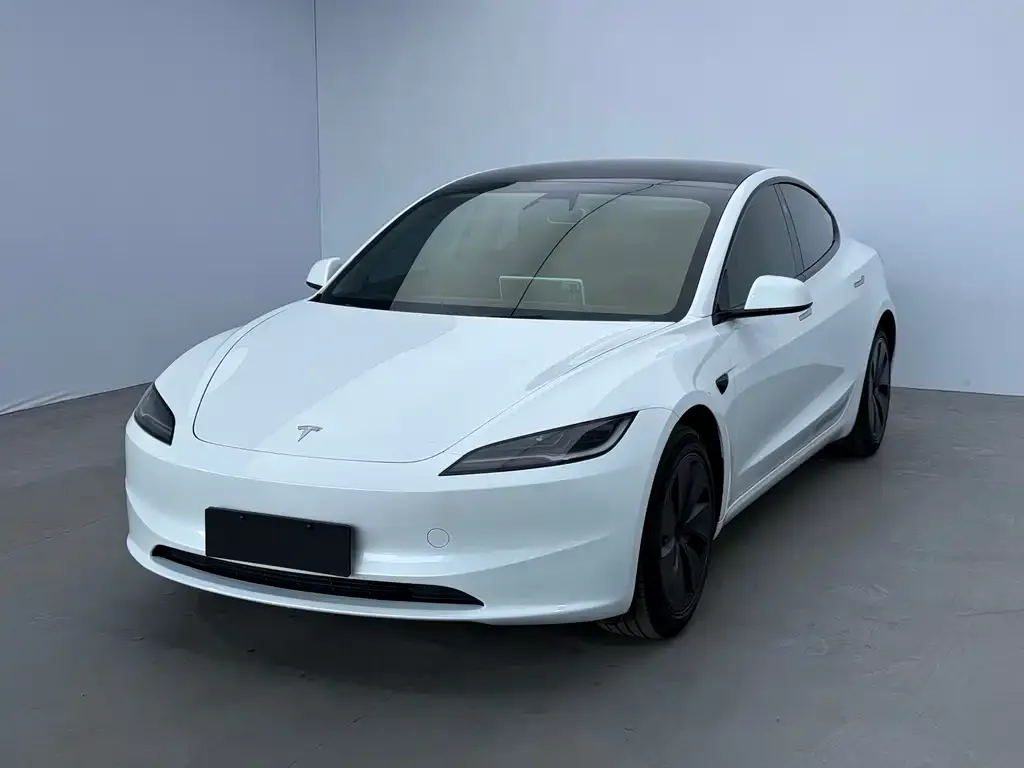 Tesla Model 3 — фото 1