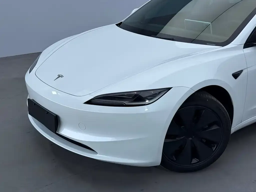 Tesla Model 3 — фото 7