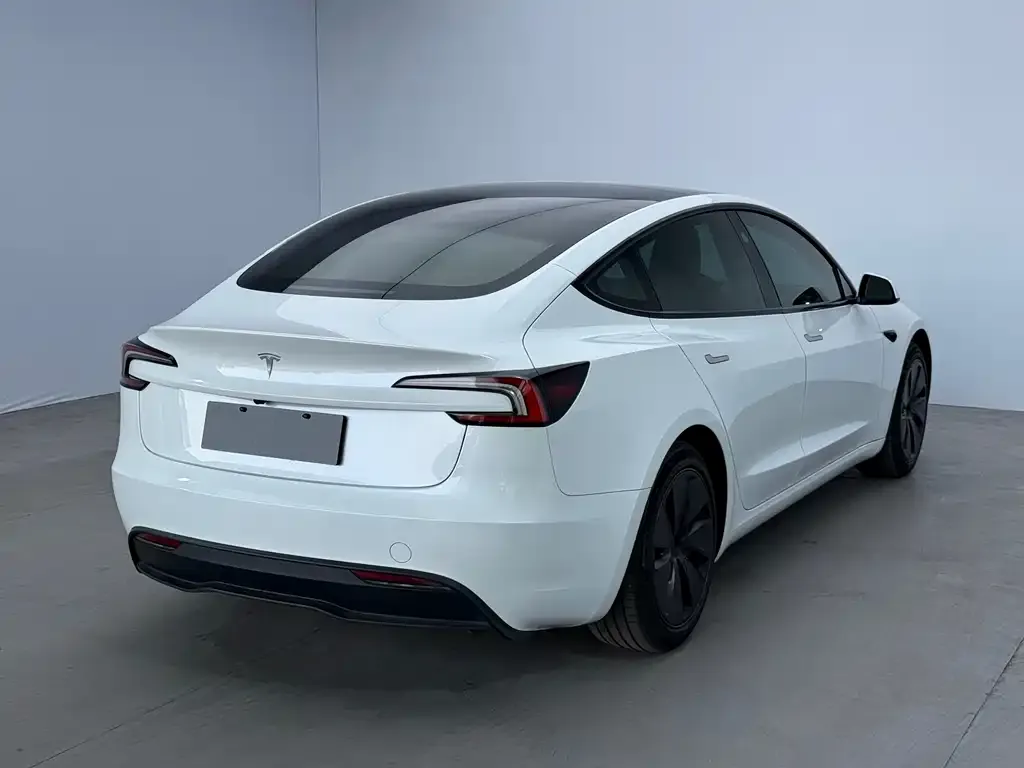 Tesla Model 3 — фото 4
