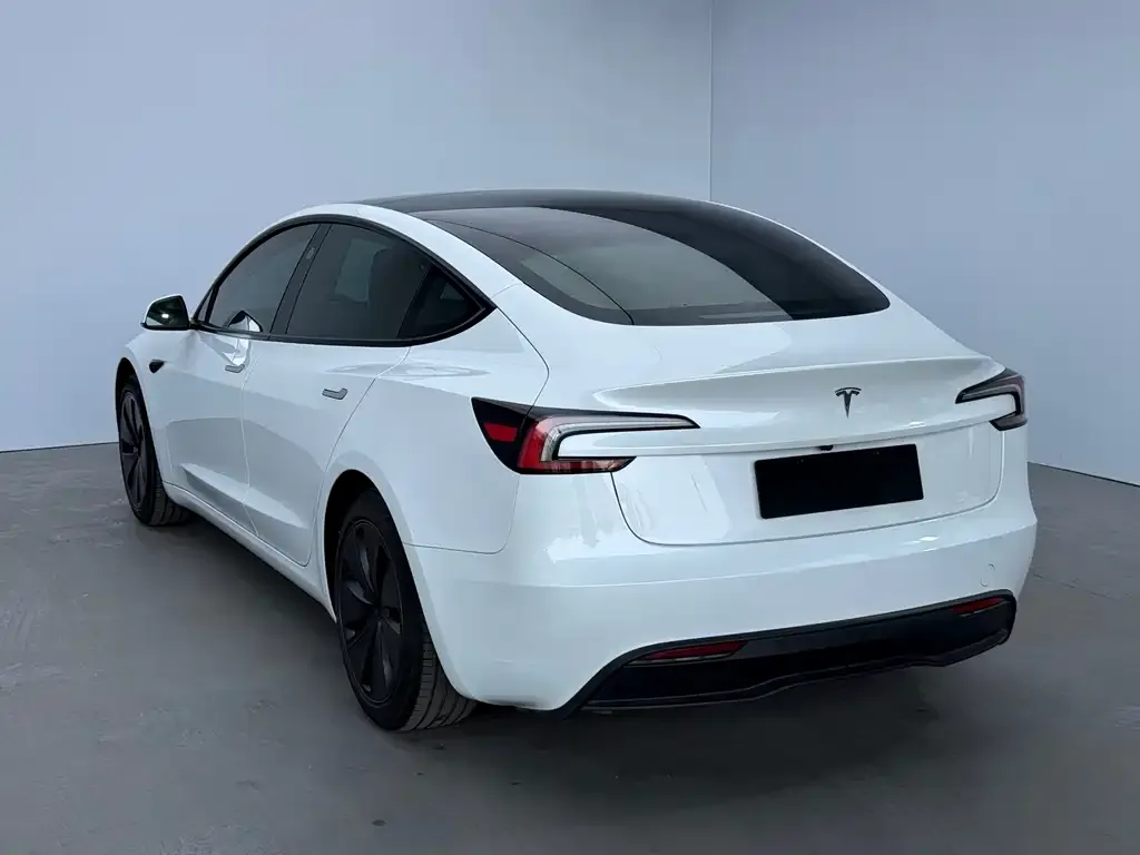 Tesla Model 3 — фото 5