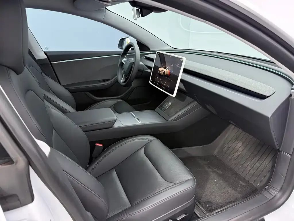 Tesla Model 3 — фото 10