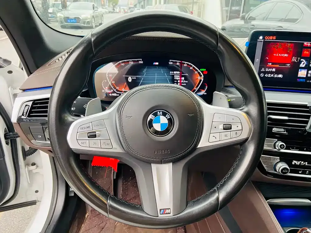 BMW 5 Series 2023 из CN, фото 6