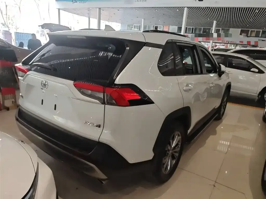 Toyota RAV4 2024 из CN, фото 2