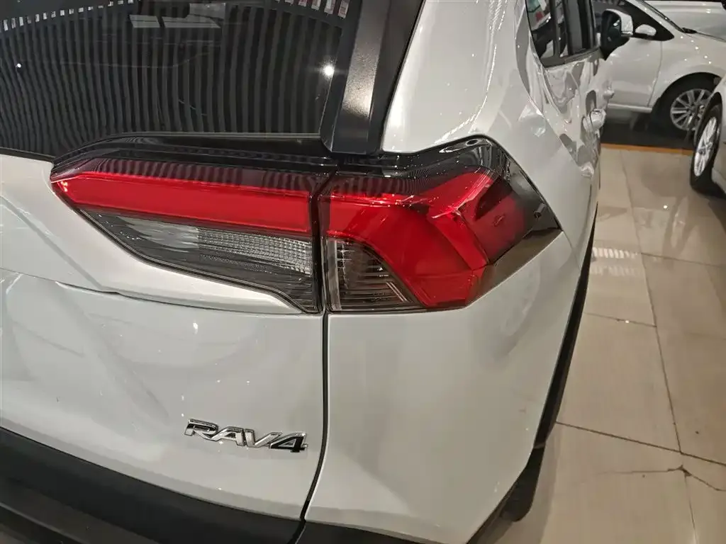 Toyota RAV4 2024 из CN, фото 7