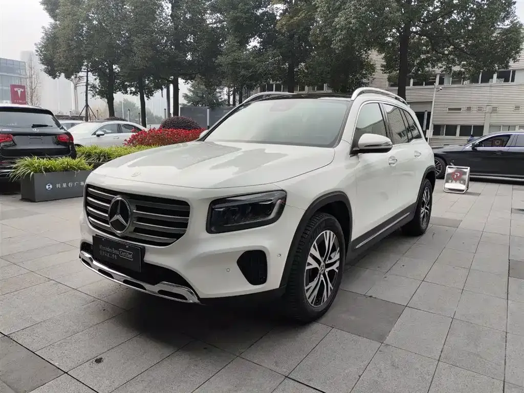Mercedes-Benz GLB — фото 1