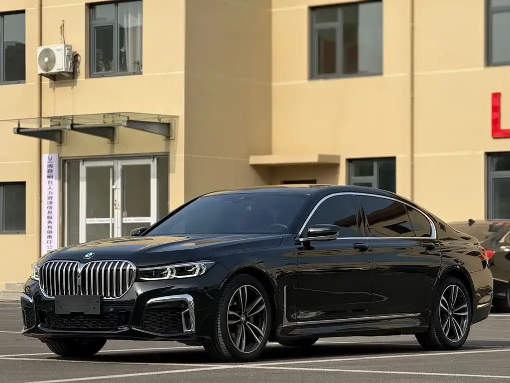 BMW 7 Series 2023 из CN, фото 1