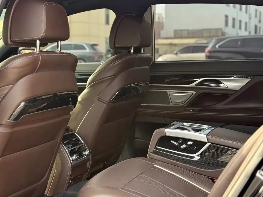 BMW 7 Series 2023 из CN, фото 7