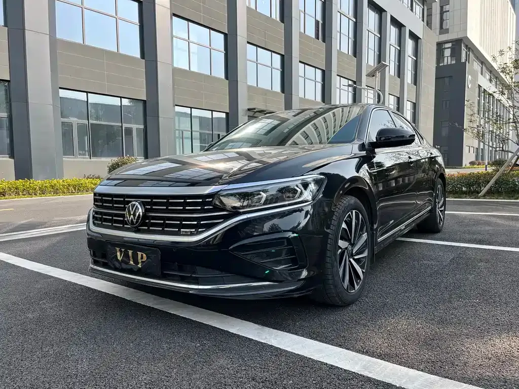 Volkswagen Passat — фото 1