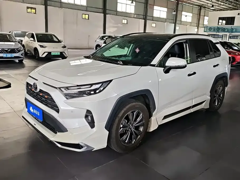Toyota RAV4 2024 из CN, фото 1
