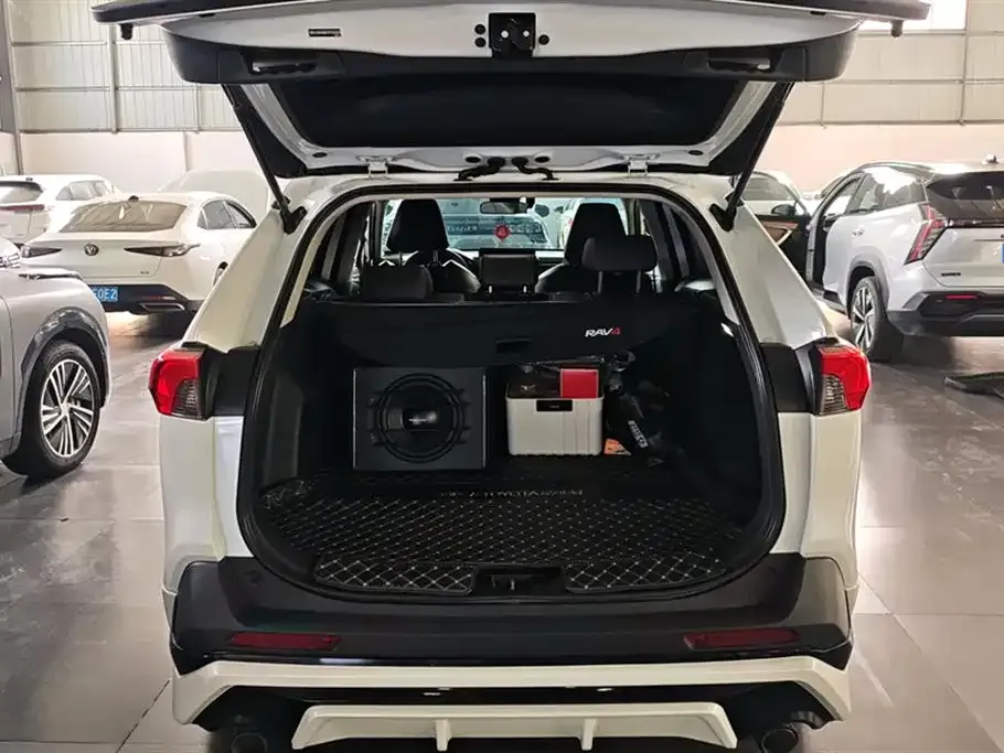 Toyota RAV4 2024 из CN, фото 3