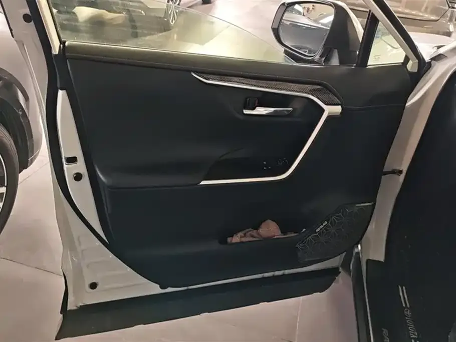 Toyota RAV4 2024 из CN, фото 5