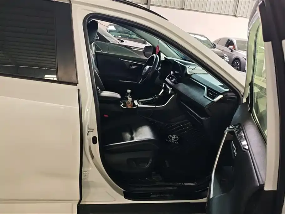 Toyota RAV4 2024 из CN, фото 6