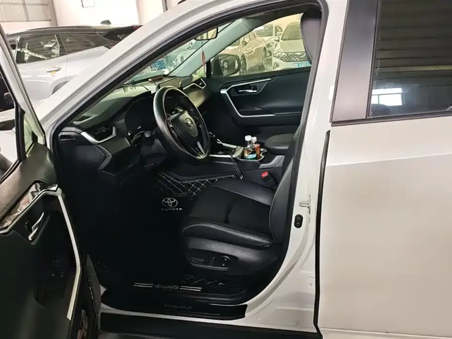 Toyota RAV4 2024 из CN, фото 9