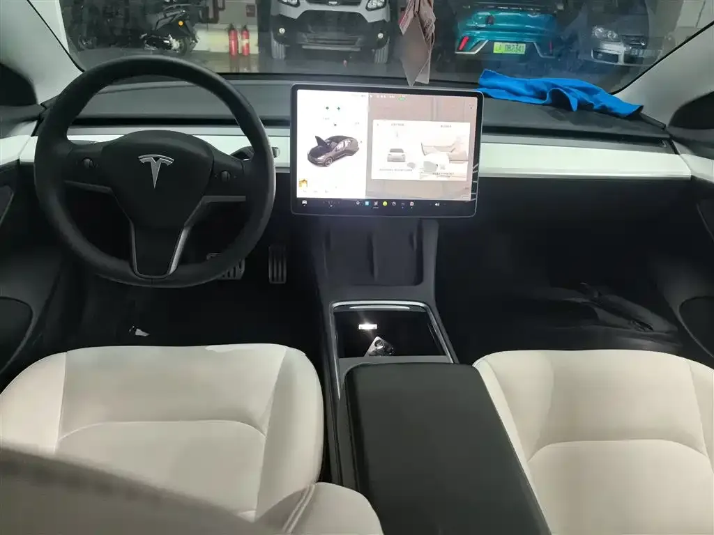 Tesla Model 3 — фото 4