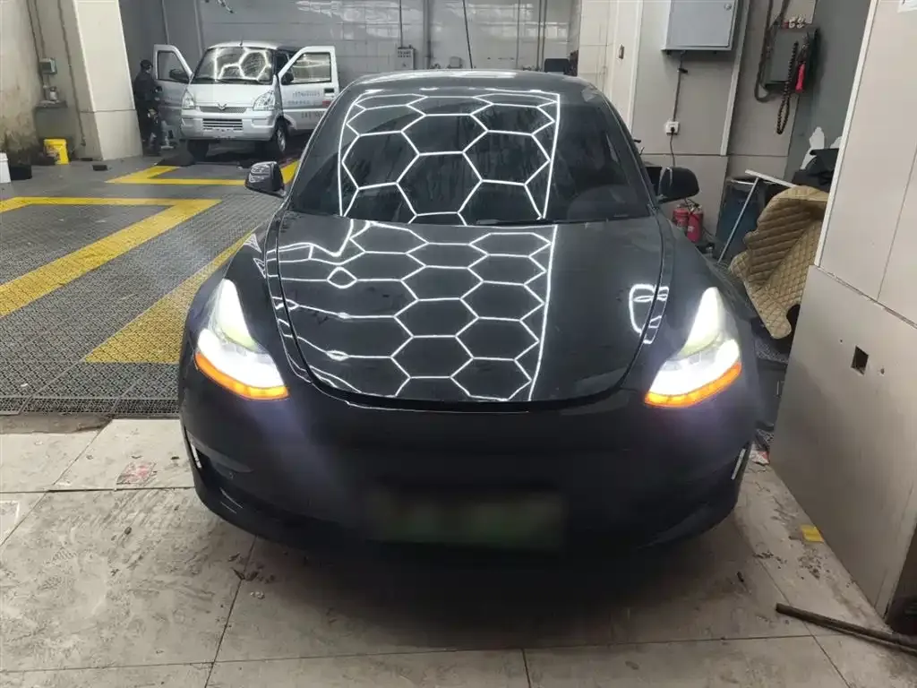 Tesla Model 3 — фото 3