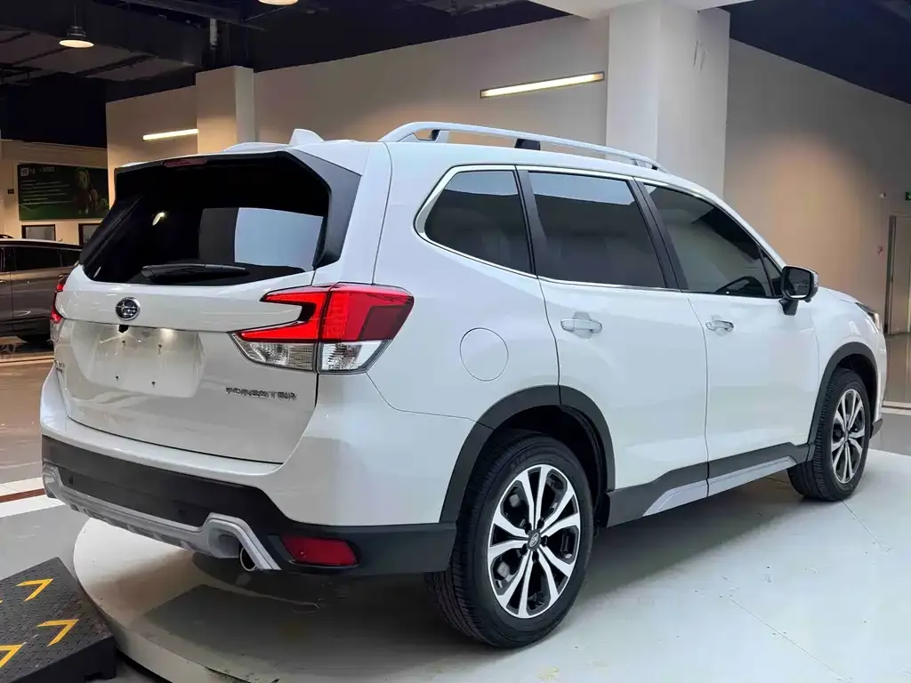 Subaru Forester — фото 6
