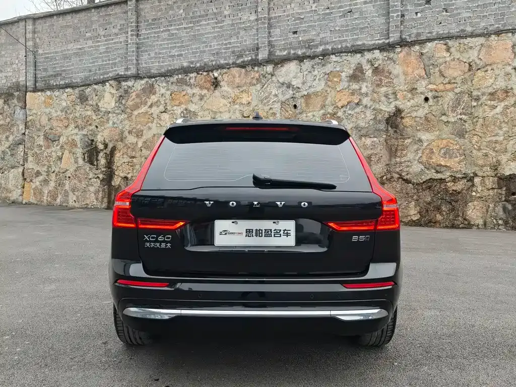Volvo XC60 — фото 7