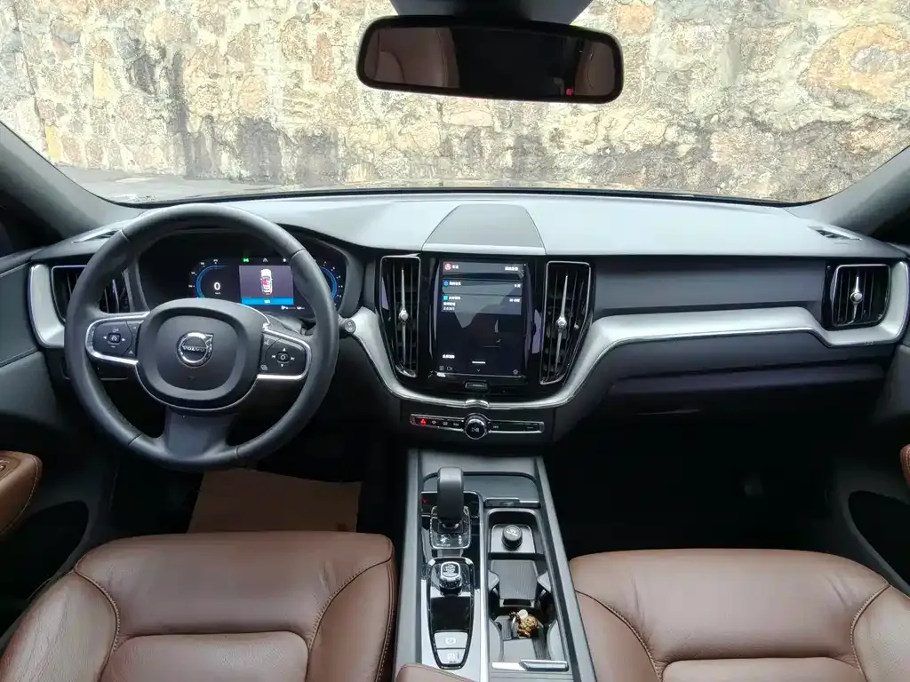 Volvo XC60 — фото 2