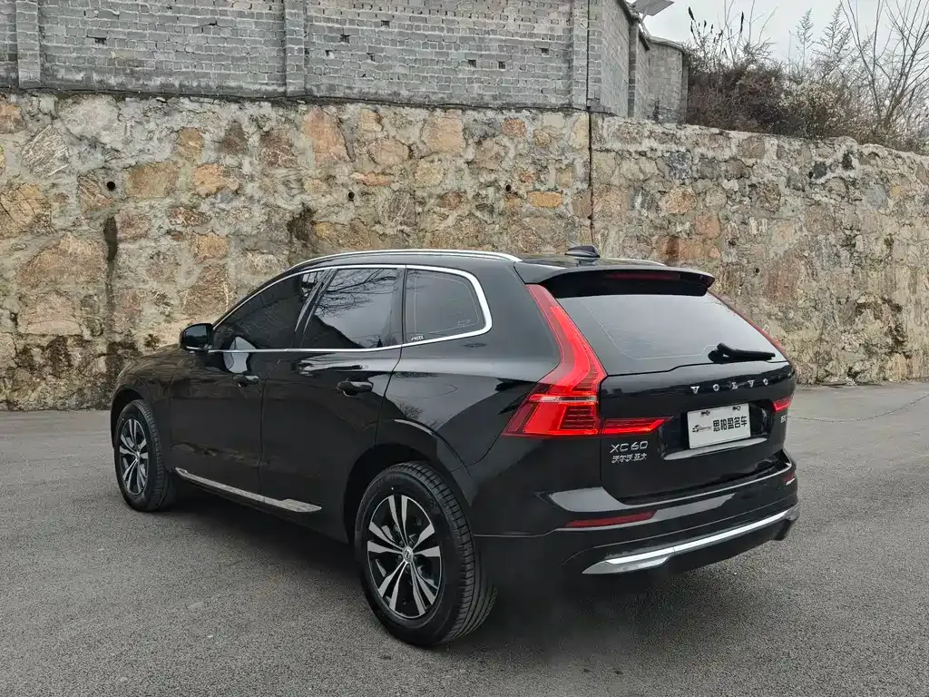 Volvo XC60 — фото 8