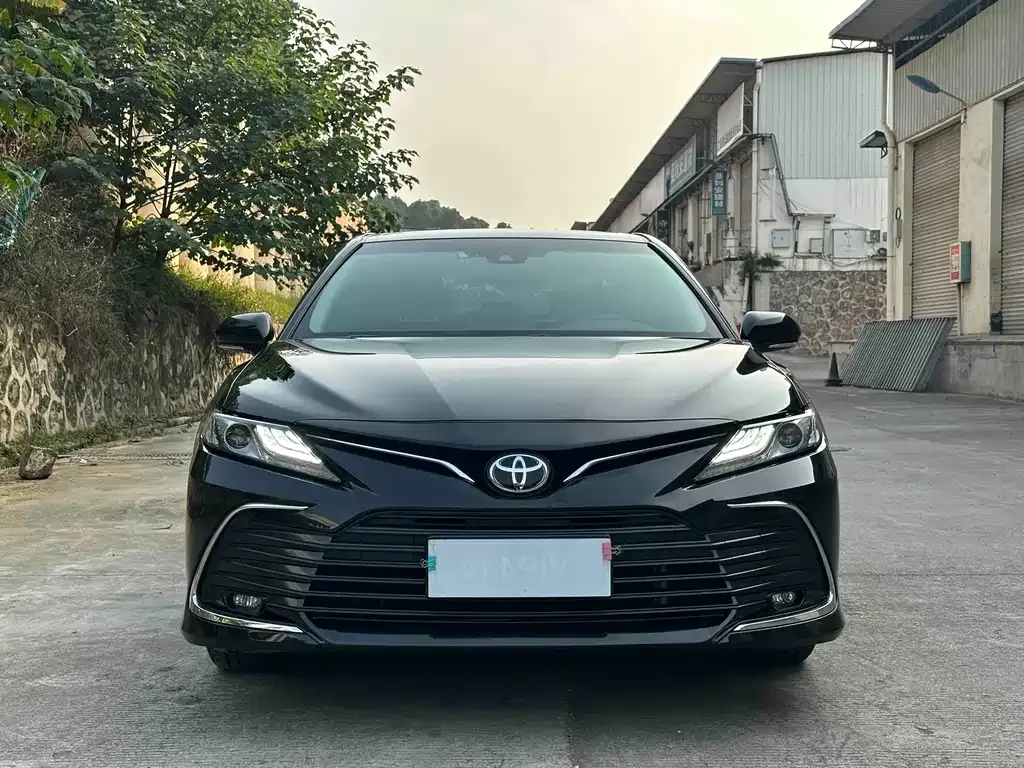 Toyota Camry — фото 9