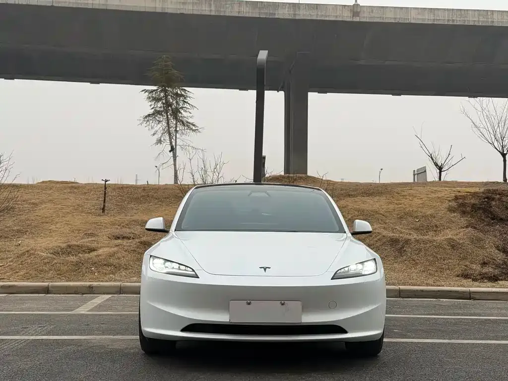 Tesla Model 3 — фото 6