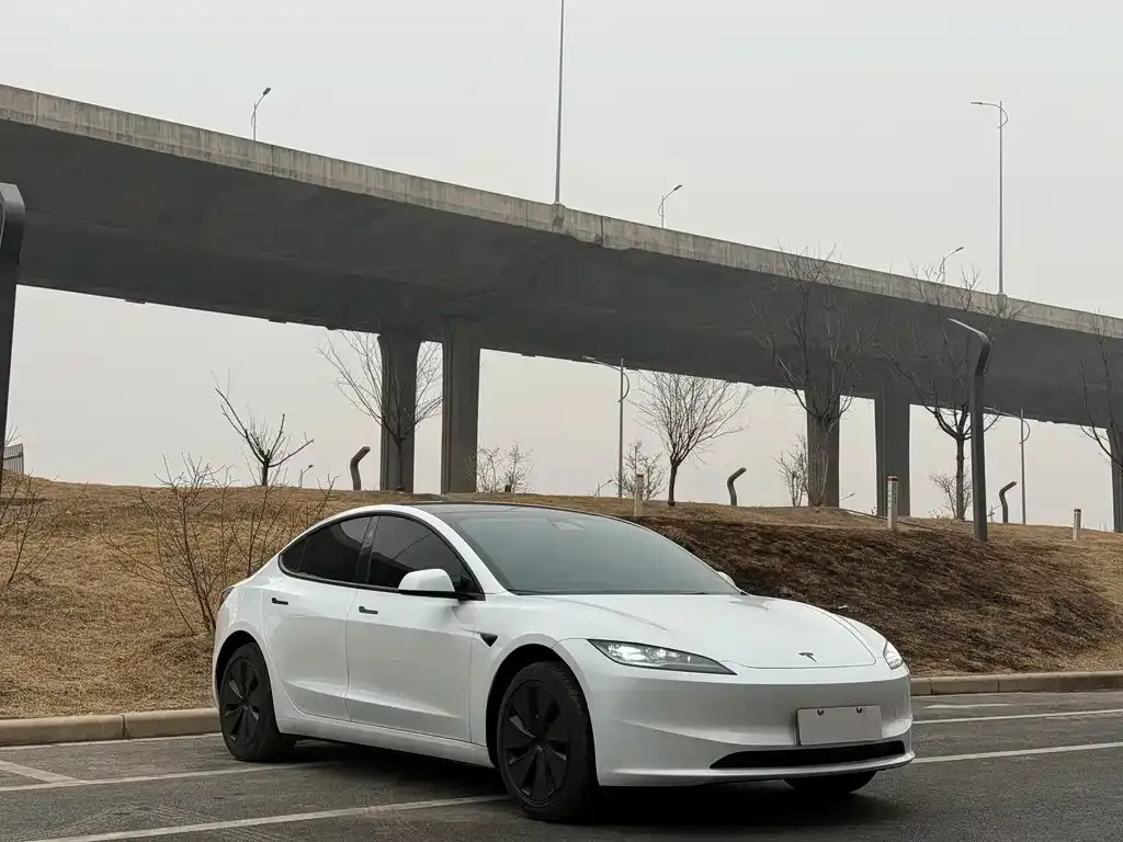 Tesla Model 3 — фото 9
