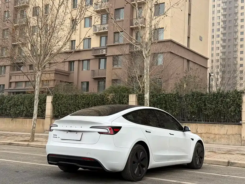 Tesla Model 3 — фото 5