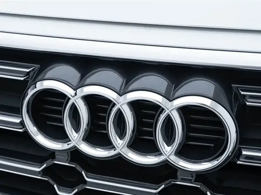 Audi Q5L — фото 8