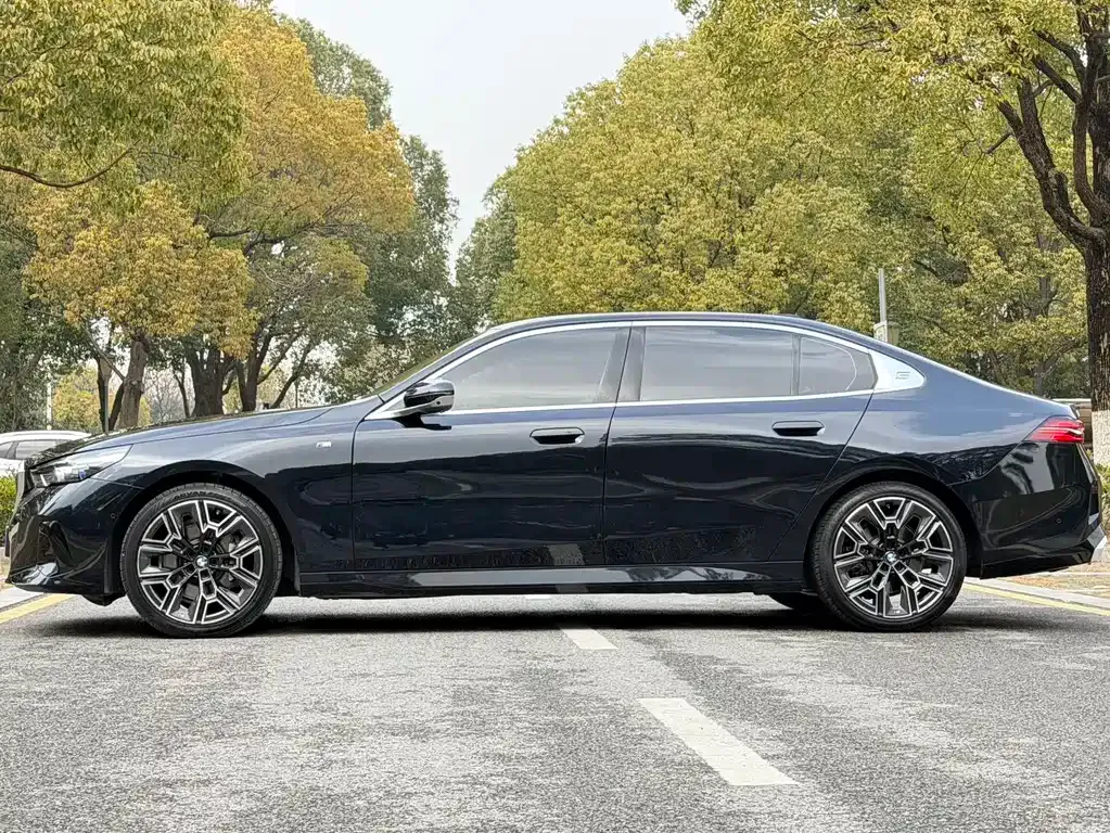 BMW 5 Series — фото 10