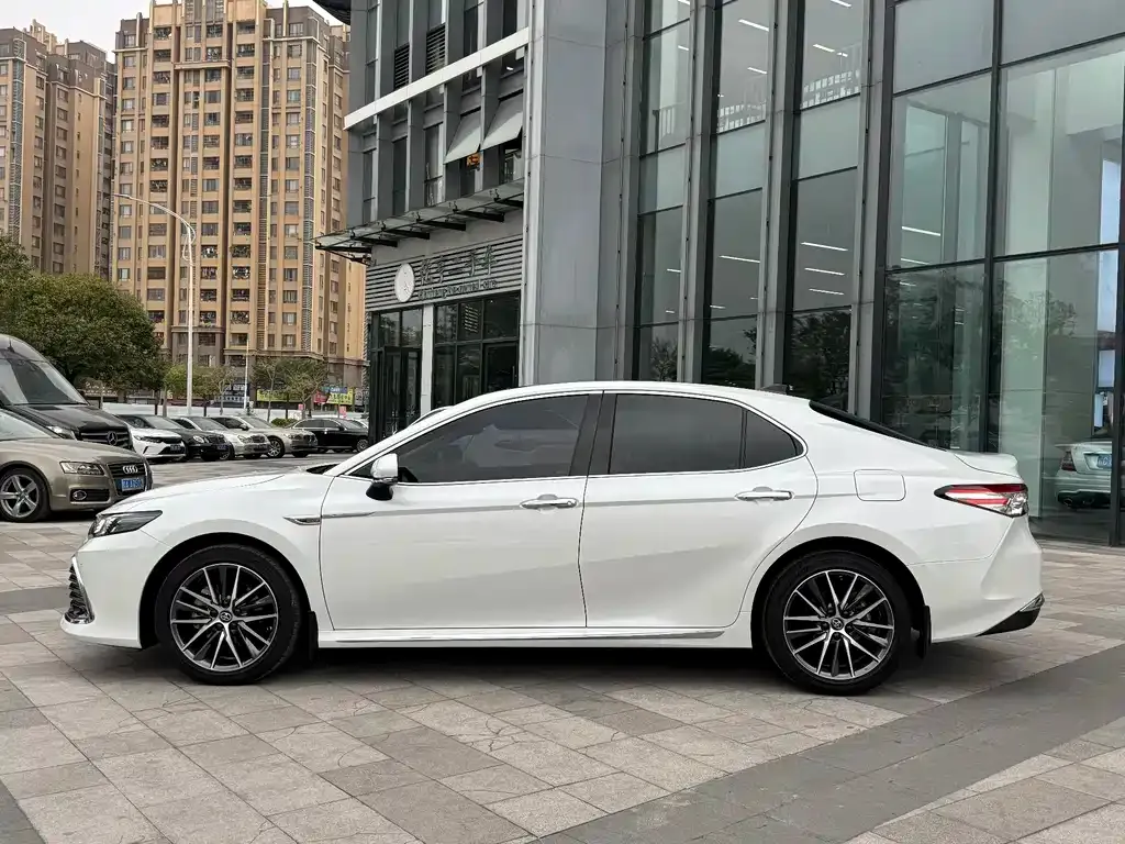 Toyota Camry 2024 из CN, фото 2